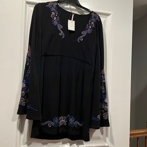 Free people size 6. Deep blue with embroidery at neck, hemline and on sleeves.